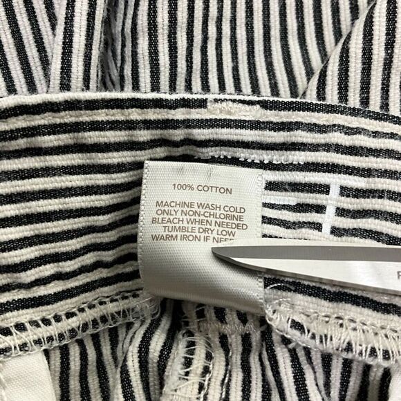 ANN TAYLOR LOFT Bermuda Length Shorts - Picture 5 of 5